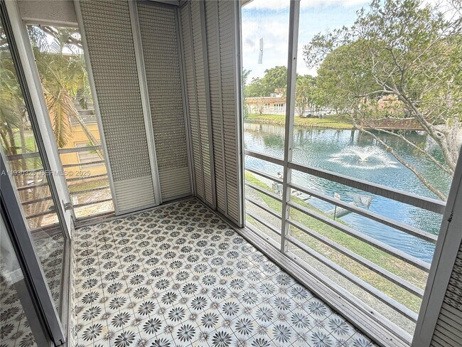 Building Photo - 5160 SW 40th Ave