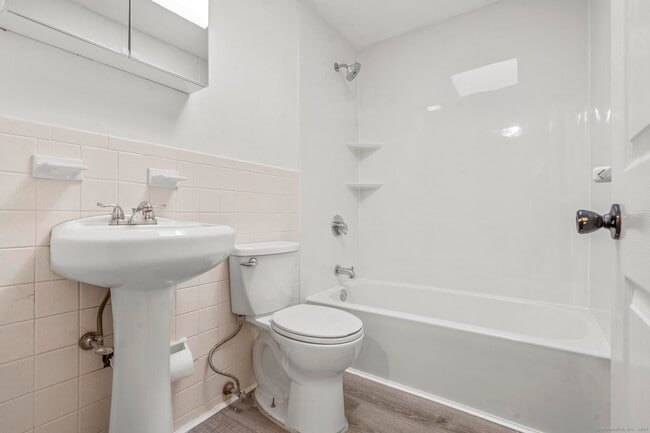 Building Photo - 675 Millville Ave