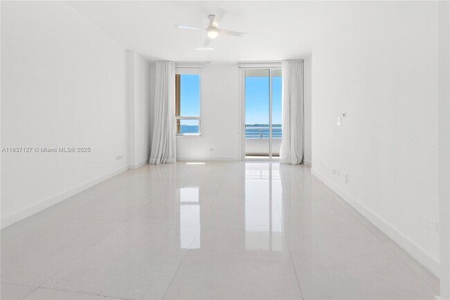 Building Photo - 808 Brickell Key Dr