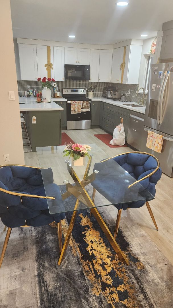 Building Photo - Renovated 4-Bedroom Single-Level Home in Quiet Kent Central Location