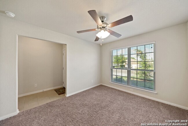 Building Photo - 4 Bedroom/2.5 Bath Mesa Creek Subdivision