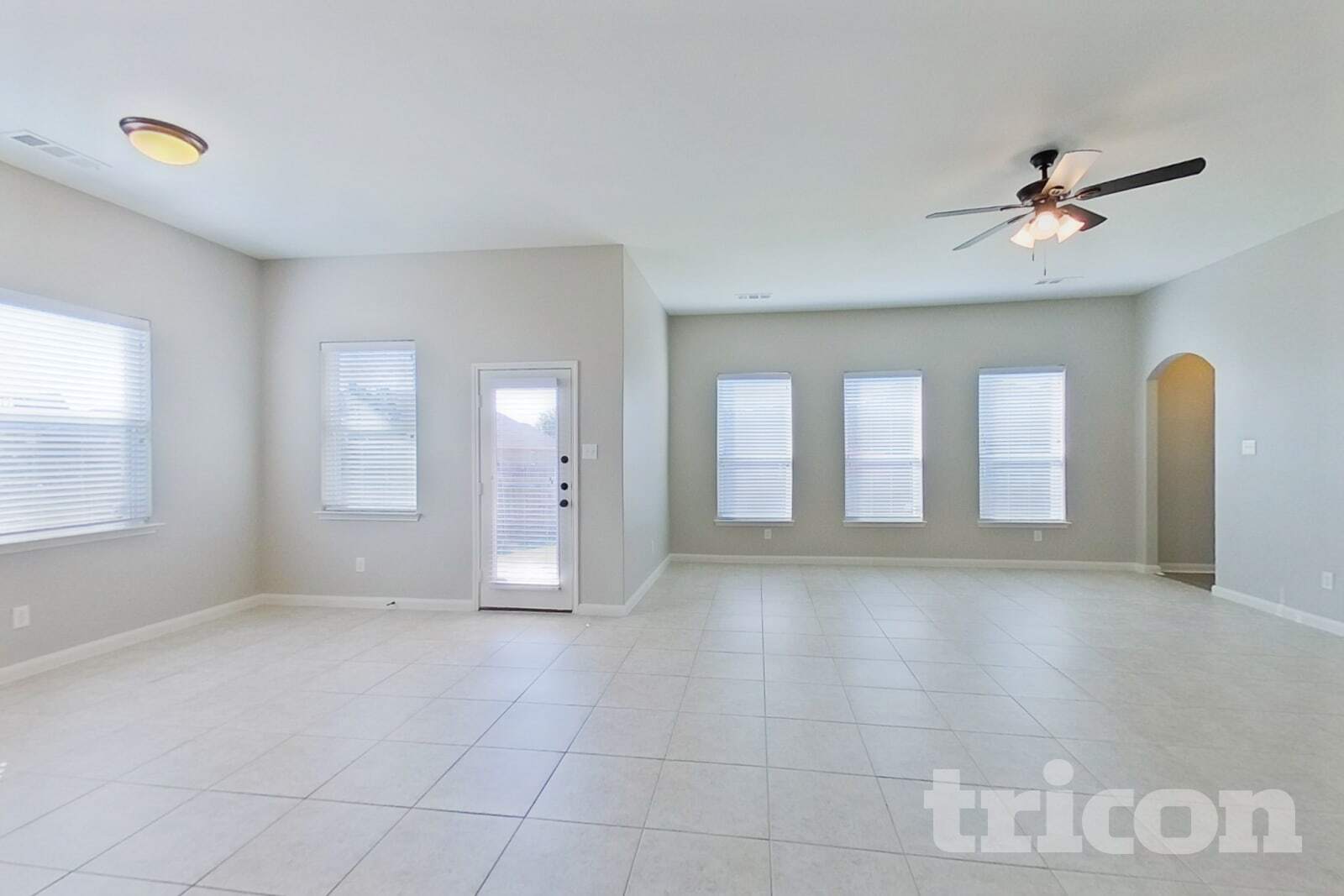 Building Photo - 616 Meadow Springs Dr