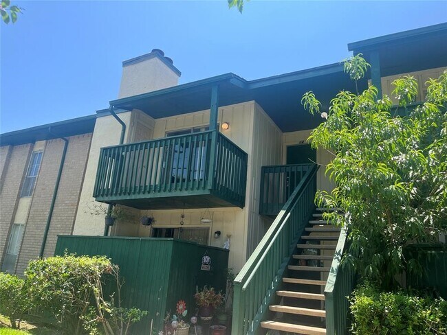 Primary Photo - 1516 Bay Area Blvd