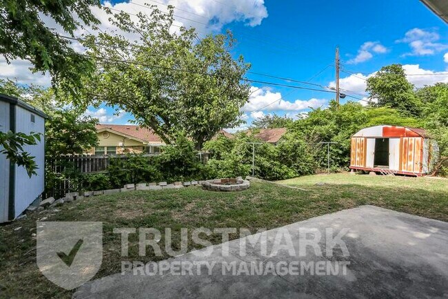 Building Photo - 417 Cottonwood Dr