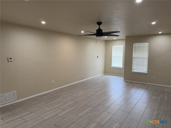 Building Photo - 2611 Littlewood Dr