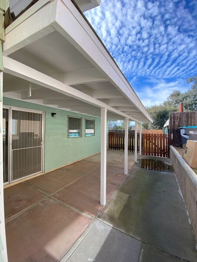 Building Photo - East End 3 Bedroom