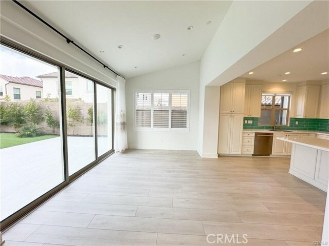 Building Photo - 148 Sabbia