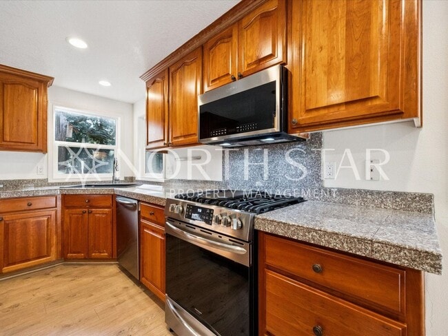 Building Photo - Lake Oswego Home for Lease – Fully Remodeled
