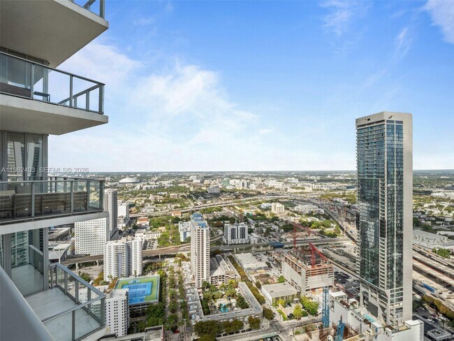 Building Photo - 851 NE 1st Ave