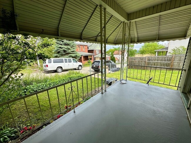 Building Photo - 1115 Karl Ave