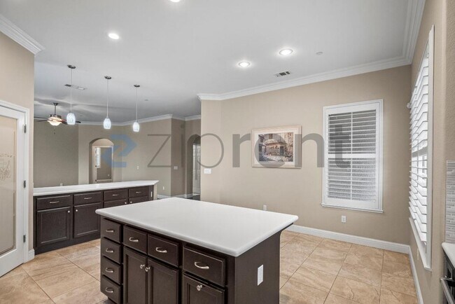 Building Photo - 1491 Maehl Dr