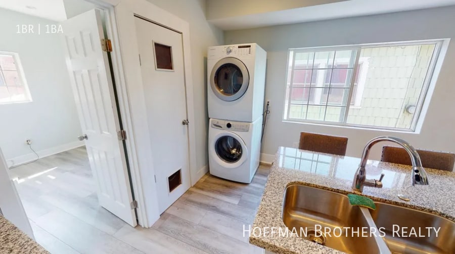 Building Photo - 1334 S Catalina St