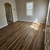 Building Photo - 2-Bedroom Ranch, Spacious Living Room, New Flooring, Kitchen with All Appliances, Laundry