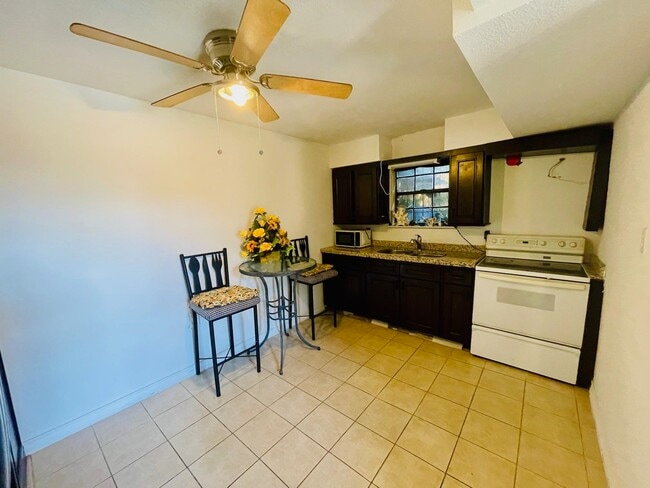 Building Photo - 1503 Chicago St