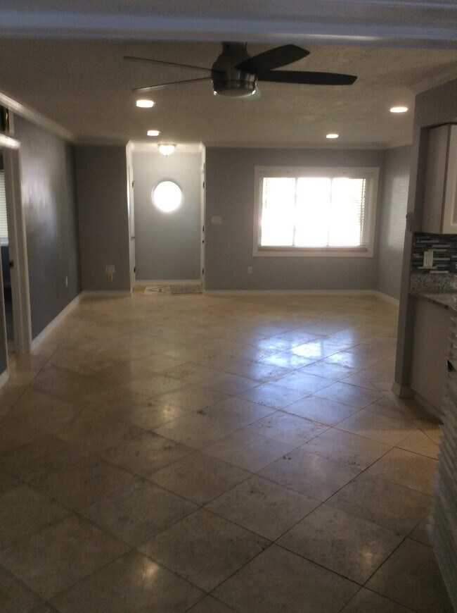 Building Photo - 1401 Silverstone Ave