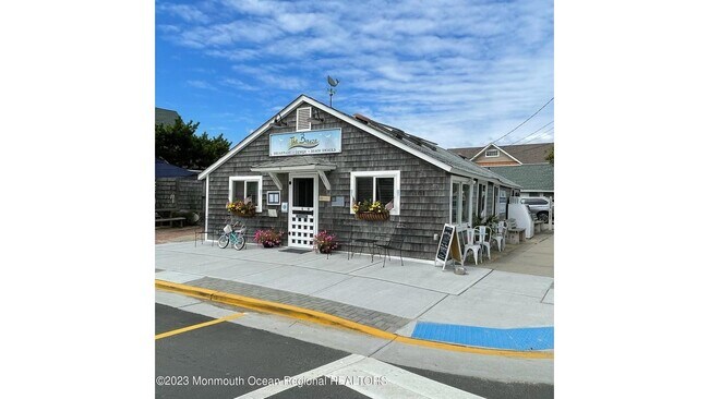 Building Photo - 115 3rd Ave