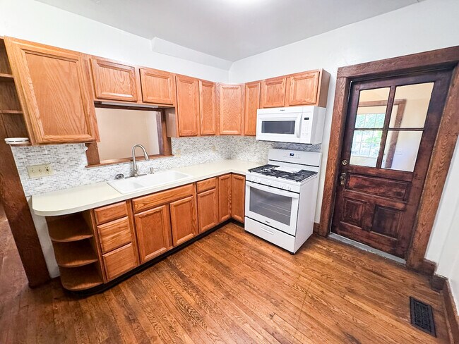 Building Photo - 307 Cascadilla St