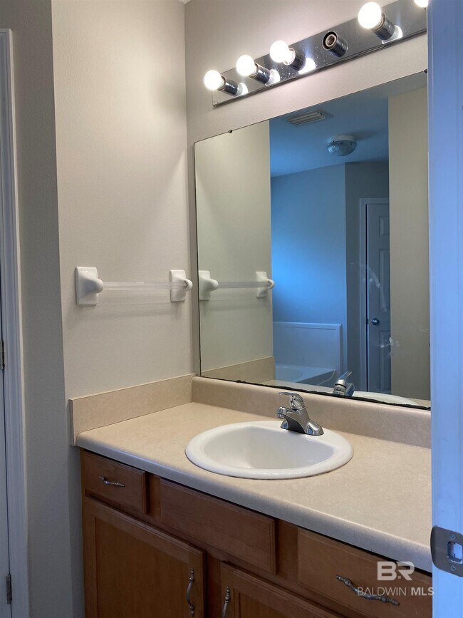 Building Photo - 25695 Argonne Dr