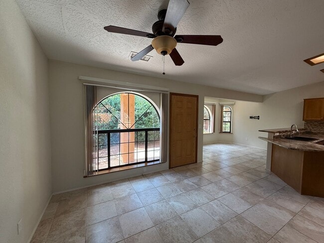 Building Photo - Desirable Uptown Sedona In the Orchards 3 ...