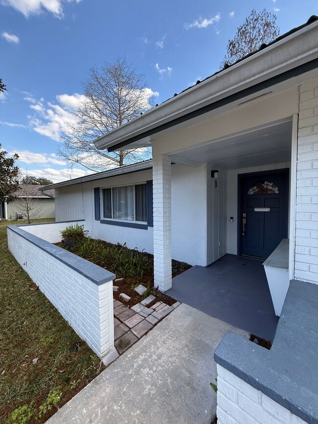 Building Photo - Beautifully Renovated 4-Bedroom Home with Large Backyard & 2-Car Garage