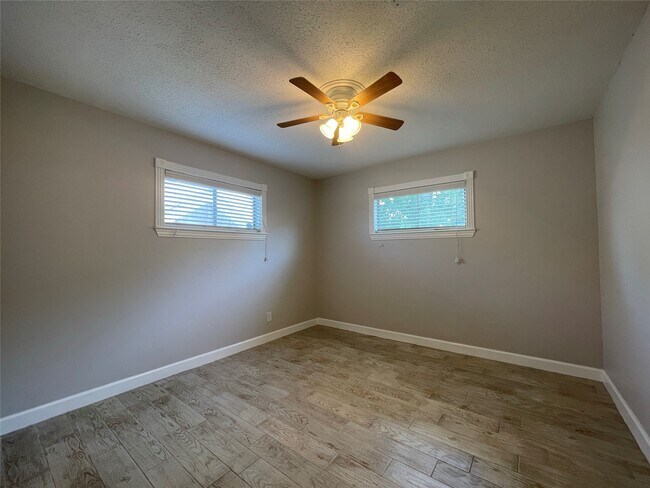 Building Photo - 1502 Heights Blvd