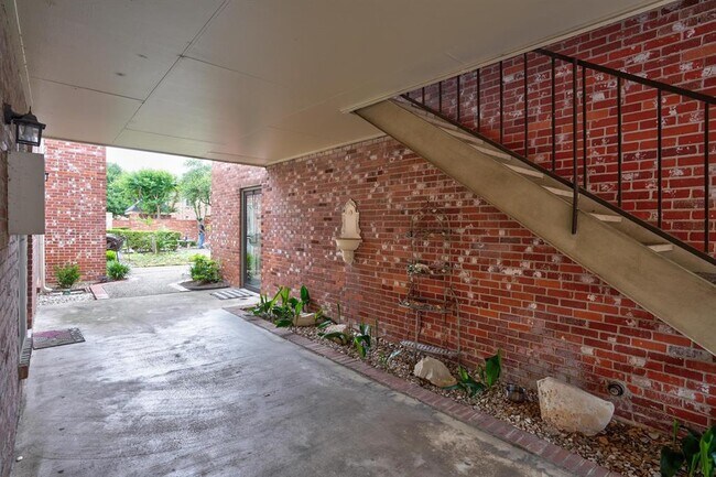 Building Photo - 7920 Rockwood Ln