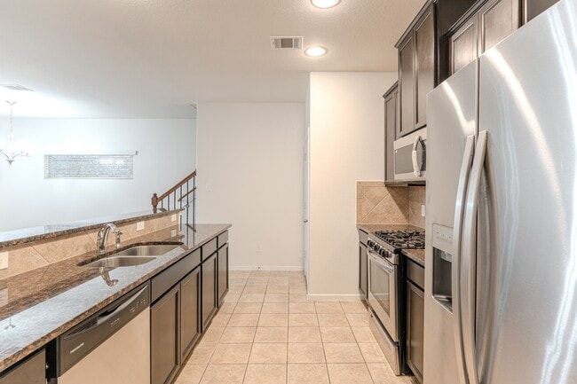 Building Photo - 13527 Vista De Oro St