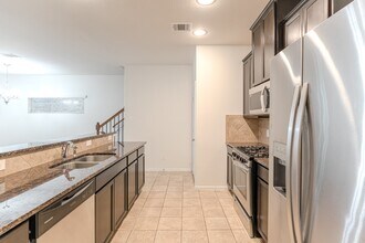 Building Photo - 13527 Vista De Oro St