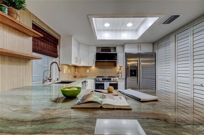 Building Photo - 2673 Sabal Springs Cir