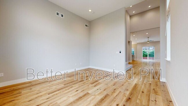 Building Photo - 1807 Palisades Dr