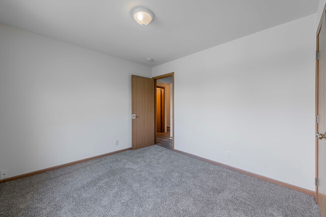 Building Photo - 915 Spiros Ct
