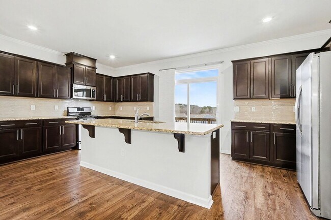 Building Photo - Spacious and Well Maintained Townhome in Austin Creek