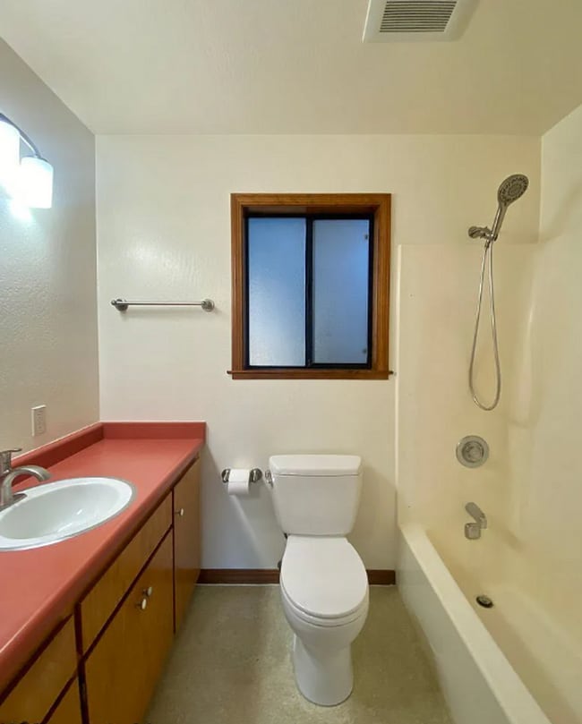 Building Photo - ~Granny Unit 1Bed/1Bath in Petaluma~