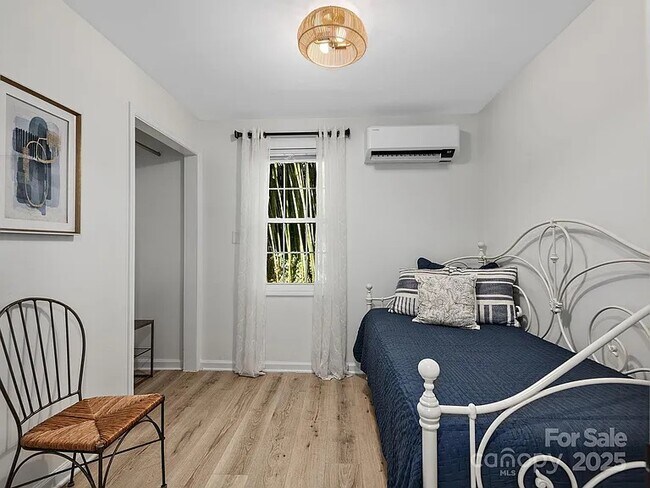 Building Photo - 15 Lawterdale Rd