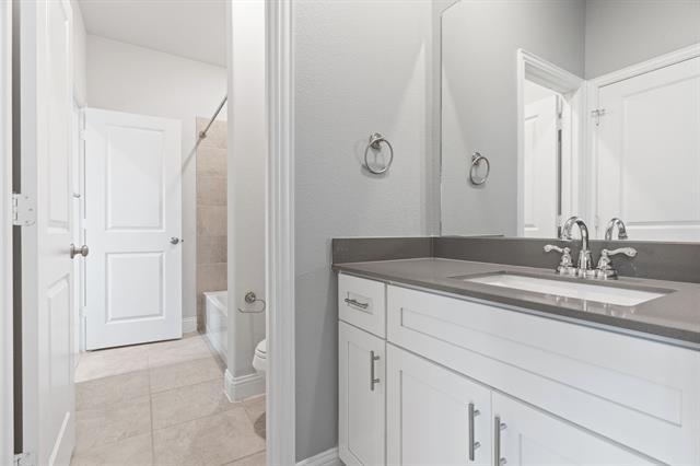 Building Photo - 704 Fencerow Trl