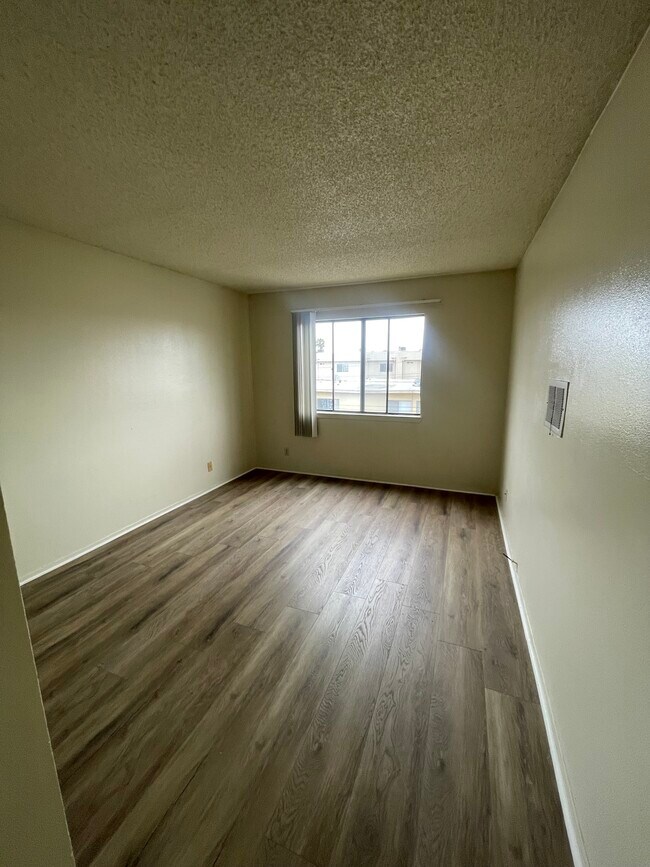 Building Photo - 14032 Doty, Hawthorne, CA 90250