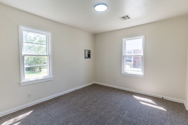 Building Photo - 3 Bedroom Rent to Own Home Available!
