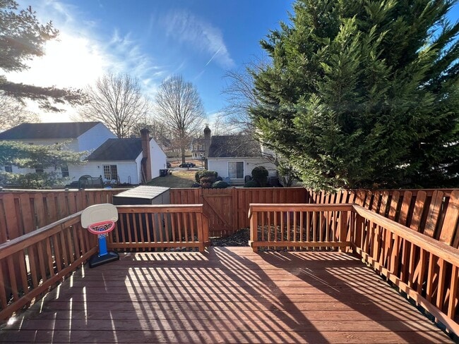 Building Photo - Come Home To This Updated And Convenient 3 Bed 3.5 Bath Townhome In Derwood! Now Available!