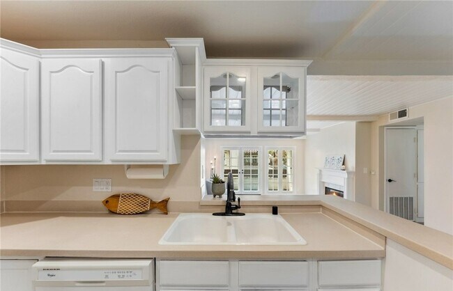 Building Photo - 21372 Brookhurst St