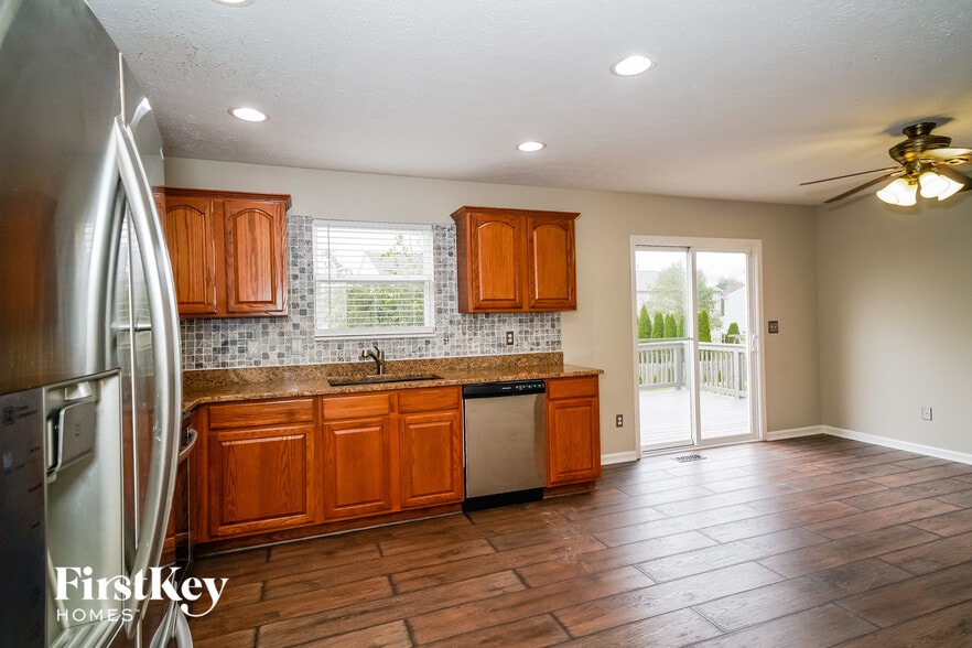 Building Photo - 2323 S Moeller Cir