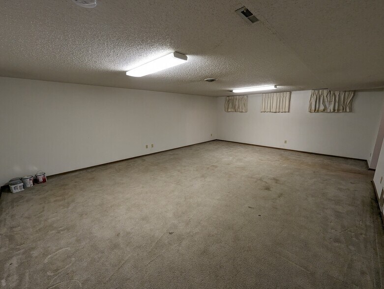 Building Photo - 4945 Walker Ave