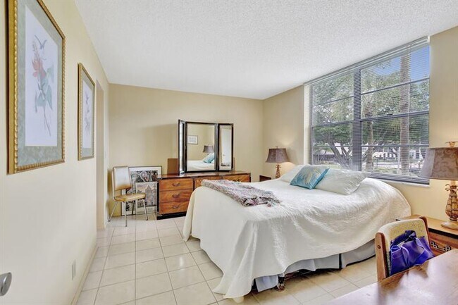Building Photo - 9311 Orange Grove Dr