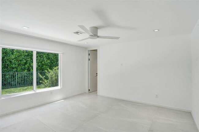 Building Photo - 2800 Banyan Blvd Cir NW