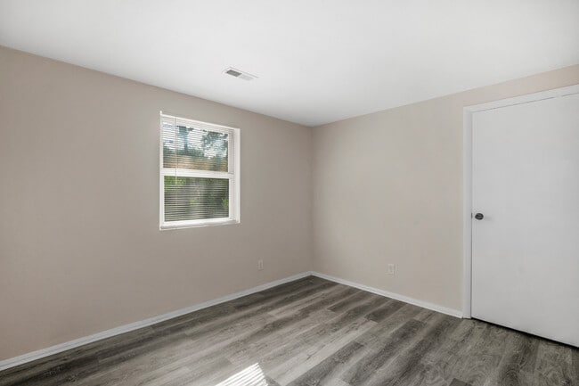 Building Photo - 5602 Arrowhead Blvd