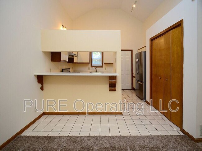 Building Photo - 1217 Pierce St