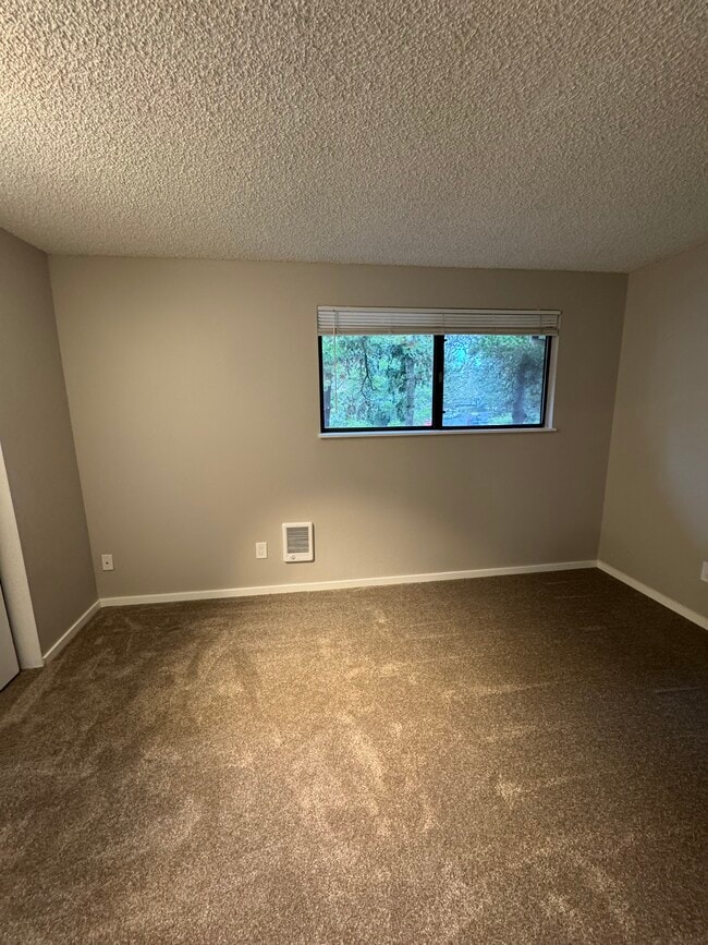 Building Photo - Fully Renovated 2 bedroom, 1.5 bath Apartment with New Appliances and Separate Garage!  Fully Rem...