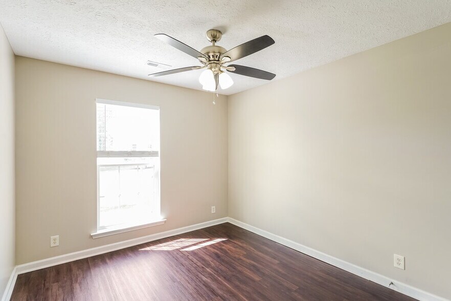 Building Photo - 7128 Legacy Dr