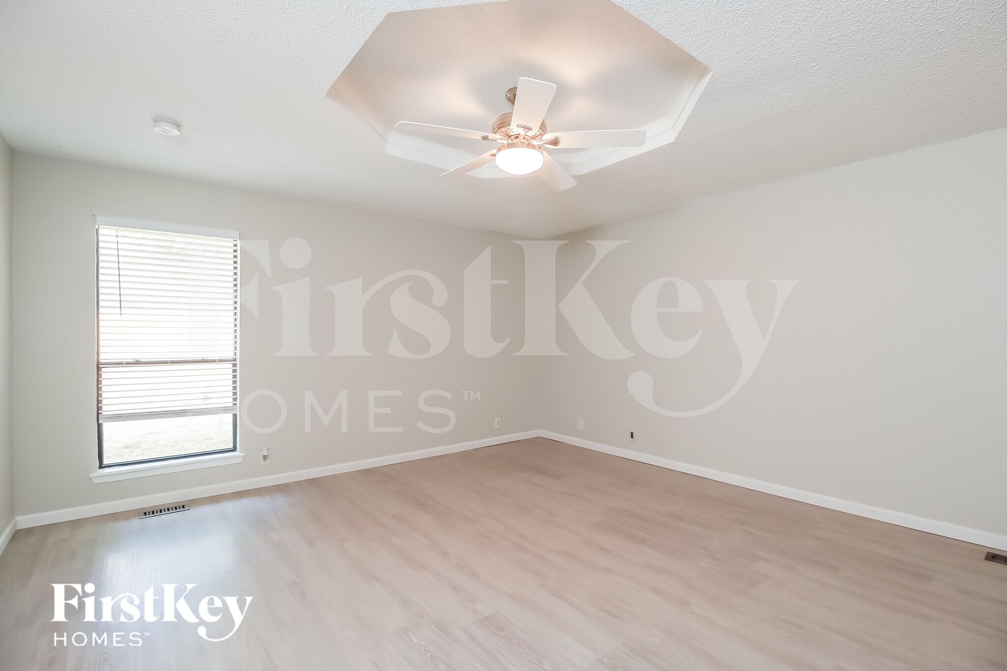 Building Photo - 2012 Tanglewood Dr