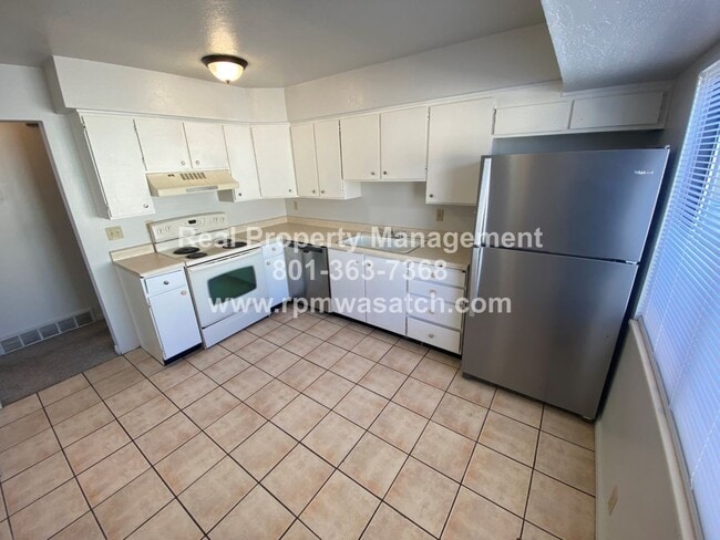 Building Photo - Check out This 3 Bedroom 1.5 bathroom Dupl...
