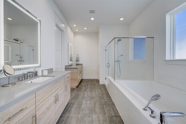 Building Photo - 9809 Mocking Bird Hill Ln